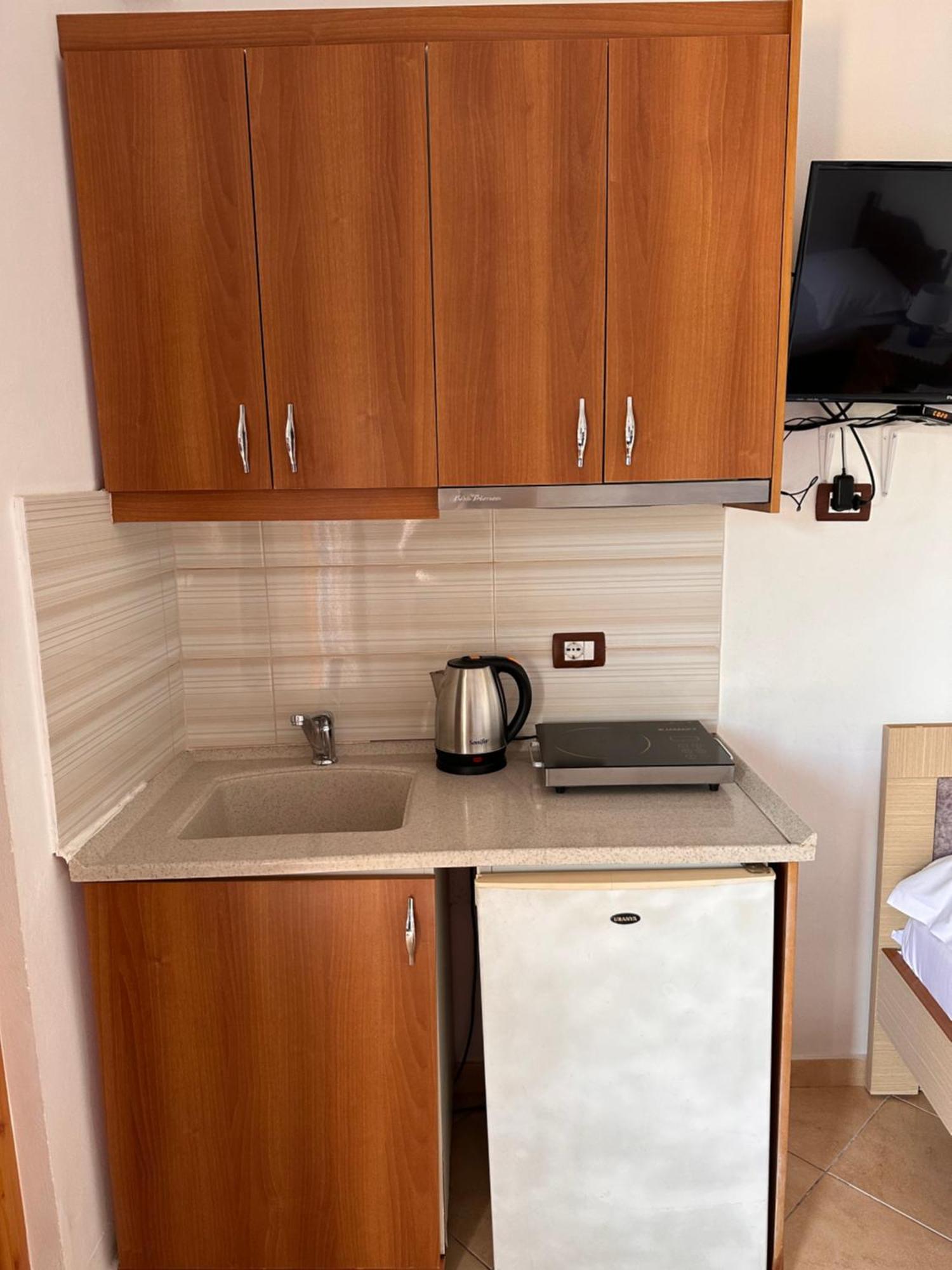 Albi'S Guesthouse كساميل المظهر الخارجي الصورة